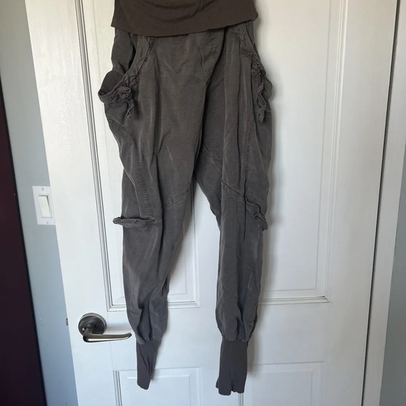 TR 900 Size 2 Olive Green Cotton Cargo Cropped Pants Zippers Pockets - Picture 2 of 8